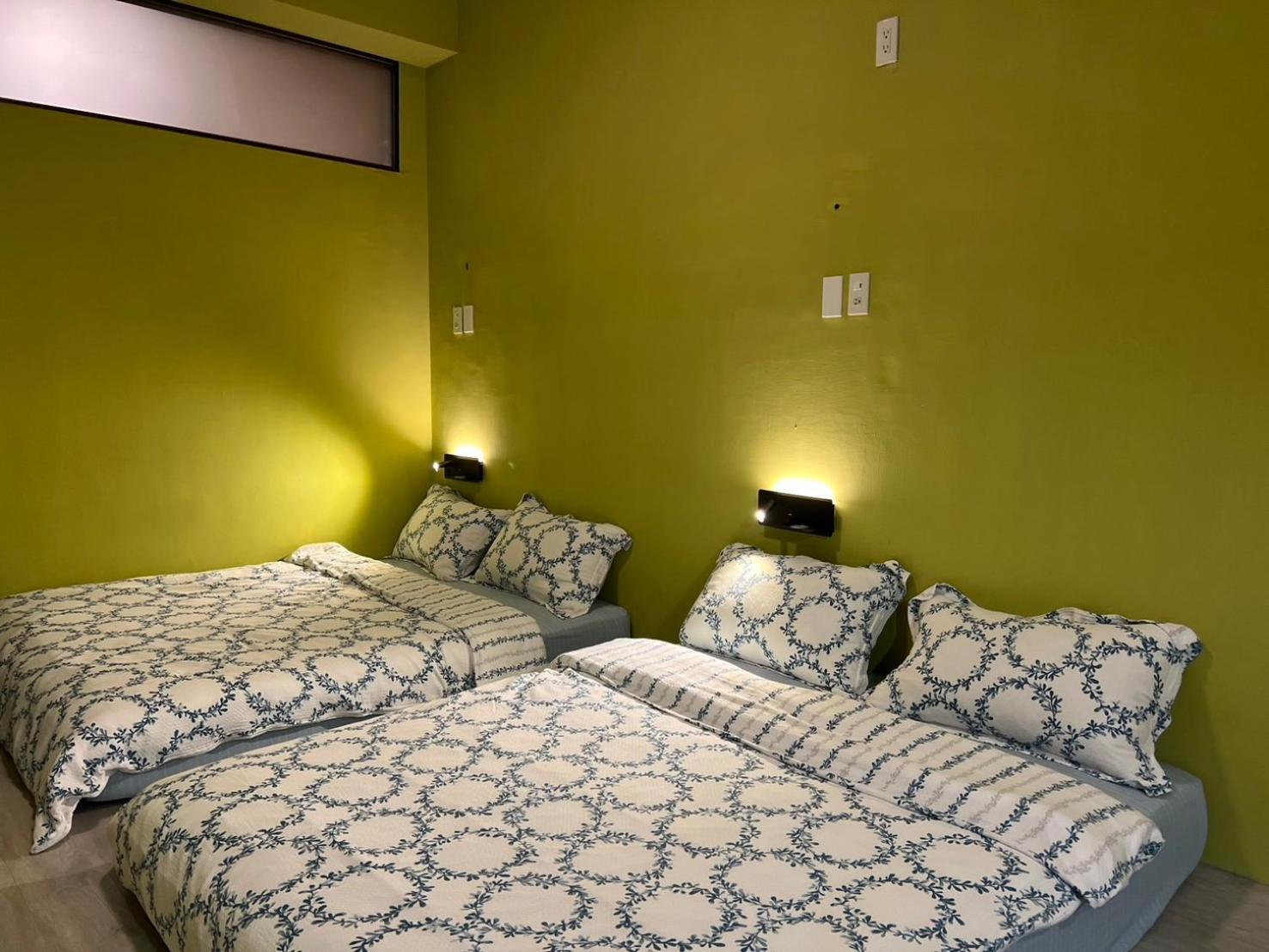 Local Backpacker Hostel Tainan Esterno foto